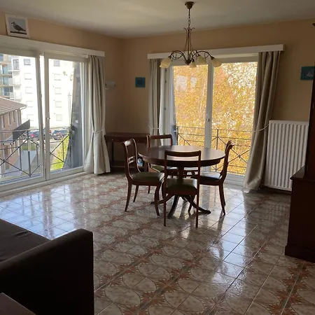 Apartment 1 Minutes Walking To The Sea, In